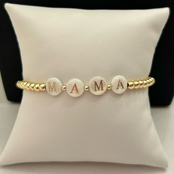 Custom name initial Bracelet stretch, Mother of Pearl letters, gold bead beads - Picture 4 of 7